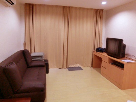 1 BR <strong>apartment for rent near Saphan Taksin</strong> BTS, The Station Sathorn Bangrak