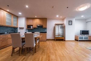 The Royal Place 1 <strong>flat apartment condo for rent in Ratchadamri</strong>