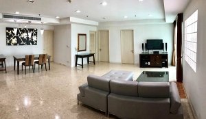 Nusasiri Grand Condo <strong>flat apartment condo for rent in Ekamai Bangkok</strong>